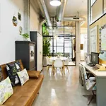 Monkeys Apartments Luxury Metaloft